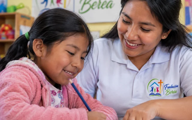 Útiles del ciclo: 36 mochilas salieron a Zona Sud, Challacollo e Iroco — Fundación Beréa, Oruro